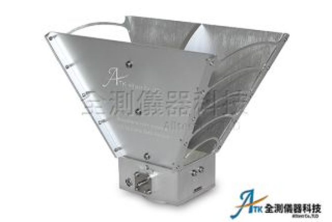 全測儀器科技提供喇叭天線 1-18GHz N-Female Broadband Horn Antenna，使用N型Female接頭。具有出色的增益和VSWR特性，該天線小巧便攜，此為ATK出品的寬頻號角喇叭天線，低電壓駐波比(VSWR)，配合5G毫米波測試室，發射與接收待測物參數。在射頻、微波和毫米波應用中，天線是最多被涉及到的元件之一，提供各式規格尺寸喇叭天線，具增益高、低電壓駐波比、寬頻覆蓋率高等特性。全測儀器科技同時也提供各式RF接頭與高頻連接線，是可靠的RF天線供應商。